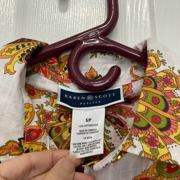 Karen Scott Petites Floral Button Up Shirt Bundle (includes 3 shirts) ✨ - Picture 10 of 16